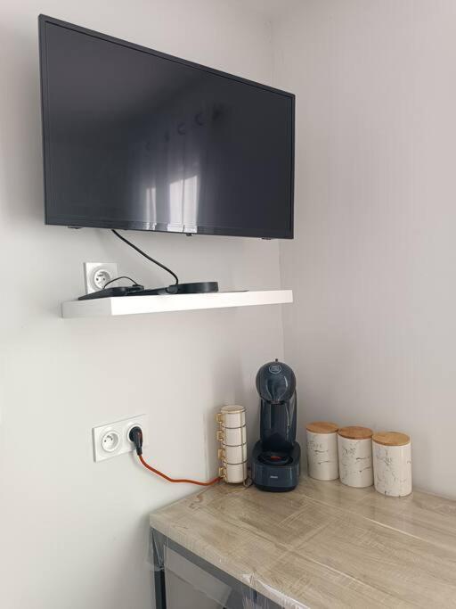 Charmant Studio Avec Piscine Villemoustaussou Екстериор снимка